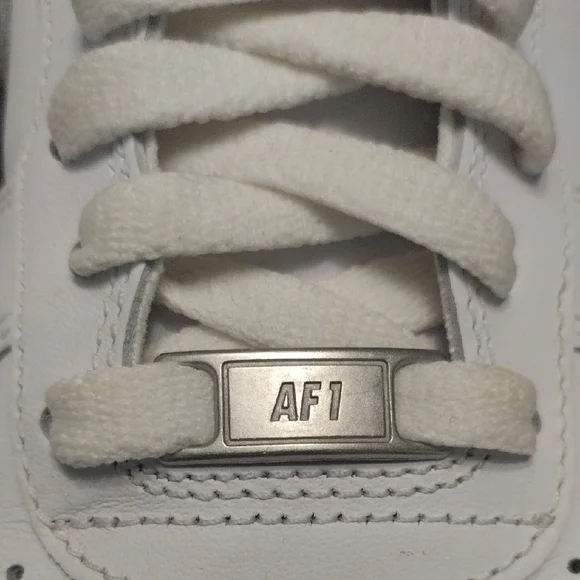 Nike Air Force One - Picture 12 of 17
